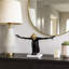 Statues décoratives audacieuses pour la décoration intérieure - Sculpture moderne avec détails géométriques dorés sur base en marbre blanc - Objets décoratifs pour décor de cuisine, de tablette ou de salon - 13 po, noir et or