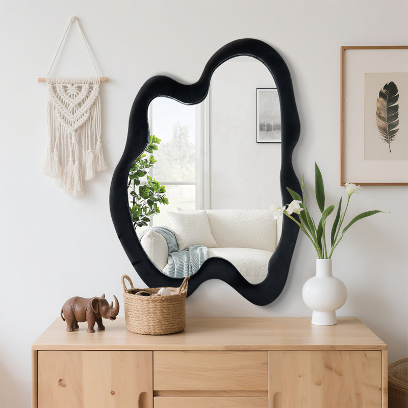 Miroir mural décoratif de forme irrégulière avec cadre enveloppé de velours, 36 po x 28 po, Noir