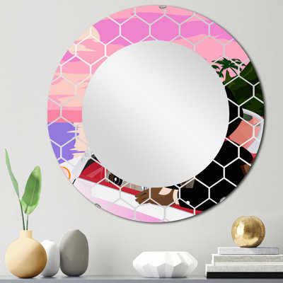 Femme élégante dans une voiture rétro sous un coucher de soleil rose - miroir mural traditionnel