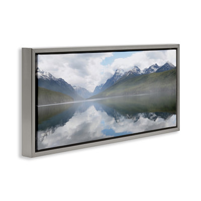 "Mountain Peak Reflections", art mural encadré par Lori Deiter
