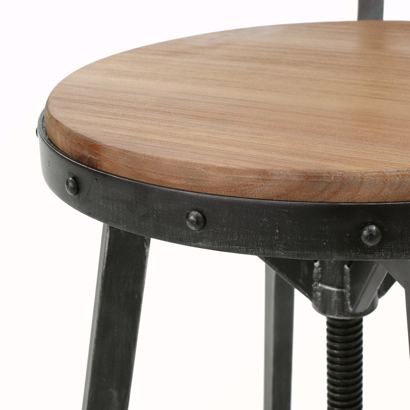 Chaise en métal avec siège en bois