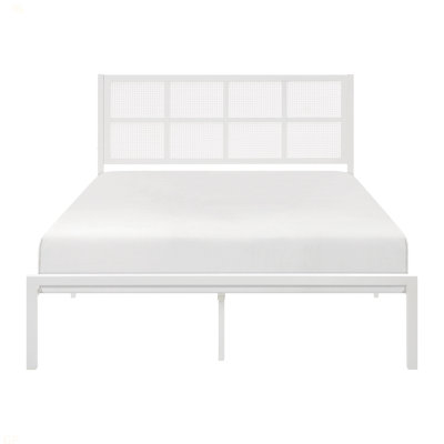 Lit plateforme, meubles de chambre à coucher de style bord de mer en fausse canne blanche avec structure en métal, lit dans une boîte