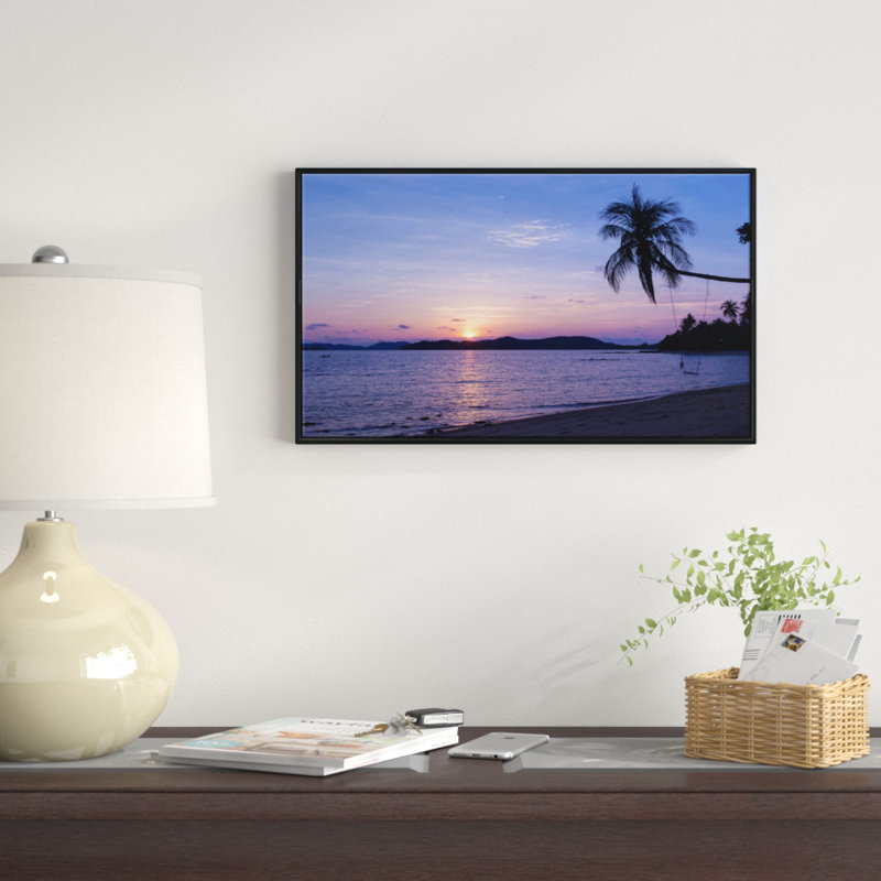 «Hanging Seat in Blue Sunset Beach», reproduction de photo sur toile tendue encadrée, H 12 po x l 20 po x P 1 po