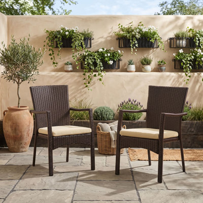 Chaise de jardin en osier avec coussin