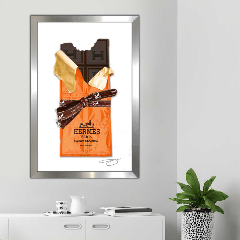 «Craving Hermes (Vertical)» par Jodi - impression, Encadrement argenté, H 39,5 po x l 27,5 po x P 0,75 po