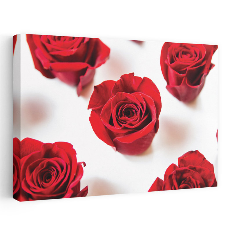 Roses rouges I, art floral contemporain, H 40 po x l 60 po
