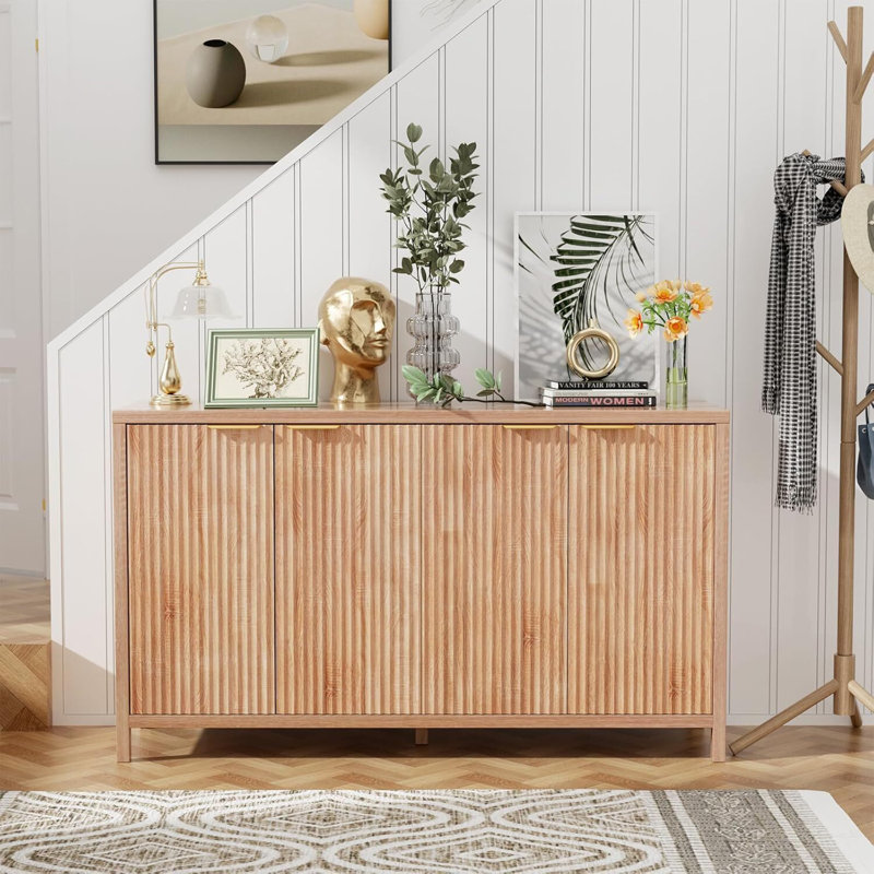 Buffet cannelé cannelé, grande armoire de rangement 55 po avec 4 portes et tablettes réglables, console moderne pour salon, cuisine et salle à manger - chêne naturel