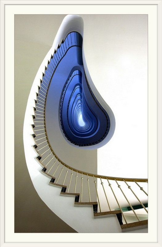 «Straub Infinity Steps» par Martin Widlund, impression, H 36 po x l 22 po x P 1,5 po, Toile