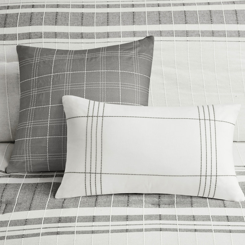 6 literie en coton double. Blanc et gris. Rayures verticales et horizontales texturées. . Oreillers décoratifs de jupe de lit. Édredon double facile d'entretien. Blanc / gris Motif à rayures. Rempli. Oreillers inclus.