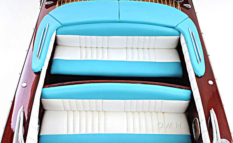 Bateau peint triton Riva