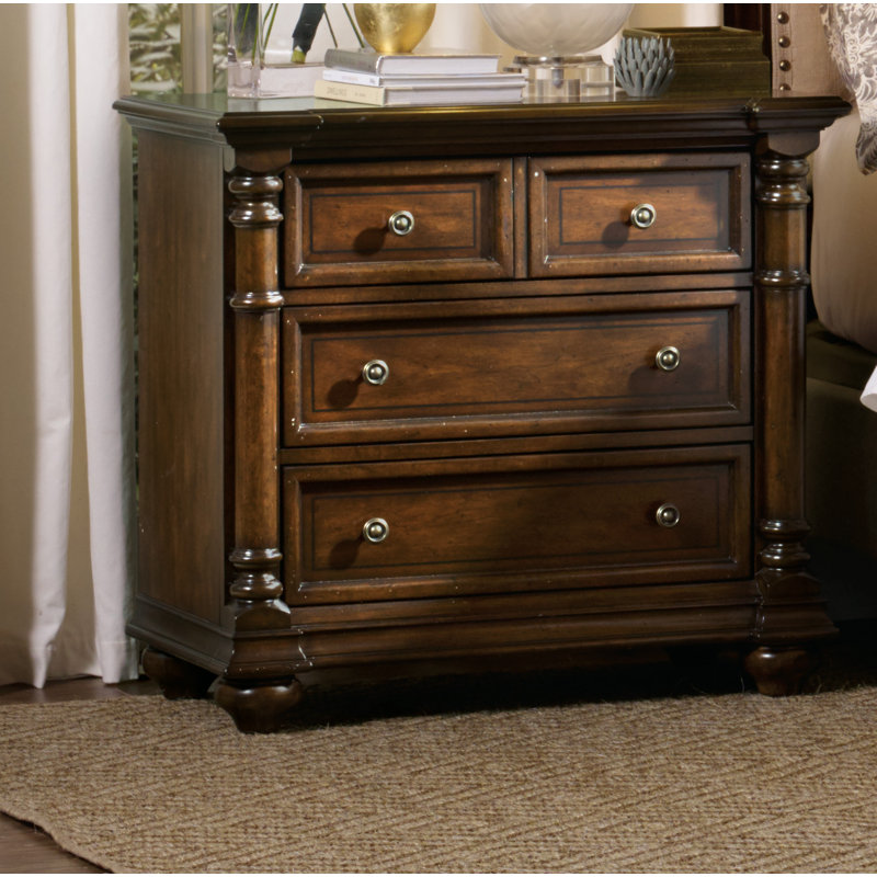 Leesburg 3 - Drawer Nightstand