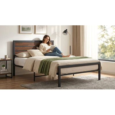 Base de lit plateforme moderne en métal avec tête et pied de lit, support en lattes d'acier robuste, aucun sommier tapissier requis, fabrication stable et silencieuse, dégagement sous le lit, assemblage facile