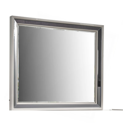 Miroir de style moderne et contemporain fait de bois et d'accents dorés en noir et or. (INCLUT LE MIROIR SEULEMENT)