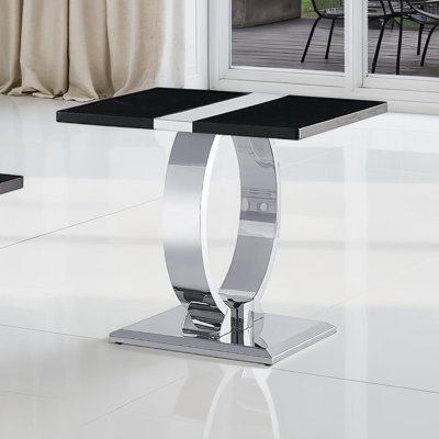 Table de bout carrée en forme de O avec base en tréteaux