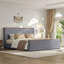 Très grand lit plateforme tapissier avec décoration en bois-133671069