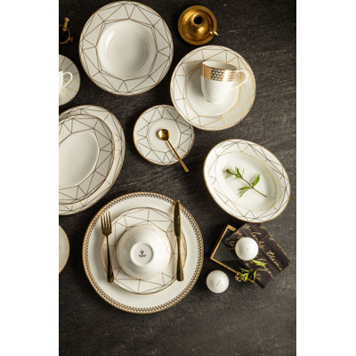 Covered Vegetable Bowl / Soup Tureen