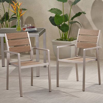 Chaises de salle à manger d'extérieur modernes (2) - Structure en aluminium avec siège en faux bois, teinte argentée naturelle, meubles, structure de 2 chaises de P 22,93 po x H 35,67 po x l 21,75 po