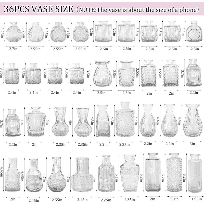 Ensemble de 36 petits vases en verre transparent de forme variée, parfaits pour décorer une table lors d'un mariage champêtre ou pour la décoration intérieure. Ces vases sont composés de bouteilles en verre vintage et sont disponibles en grande quantité. Leurs formes variées en font un choix idéal pour une décoration de table rustique ou pour la décoration de la maison.