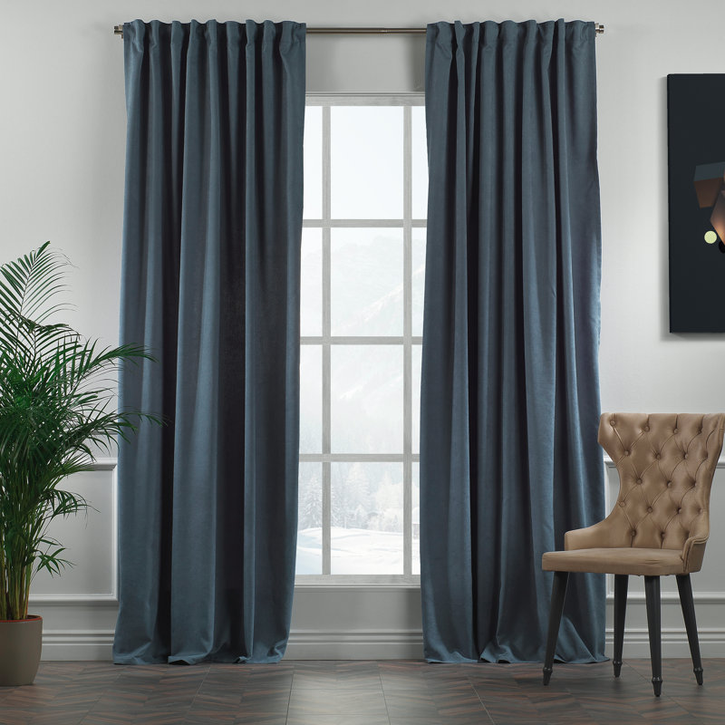 Paire de rideaux obscurcissant avec pattes de couleur unie, L 52 po x L 63 po, Bleu ciel