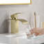 Robinet de lavabo de salle de bain moderne en acier inoxydable 304 sans plomb Sumerain-112198726