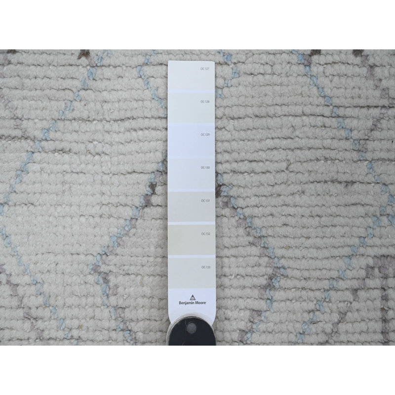 Tapis de couloir oriental blanc perle 2 pi 5 po x 10 pi 6 po avec motif géométrique tissé à la main en laine douce texturée