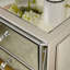Armoire à trois tiroirs