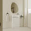 Meuble-lavabo autoportant de 23 pouces avec lavabo en céramique et portes à fermeture douce, parfait pour les salles de bain modernes et compactes