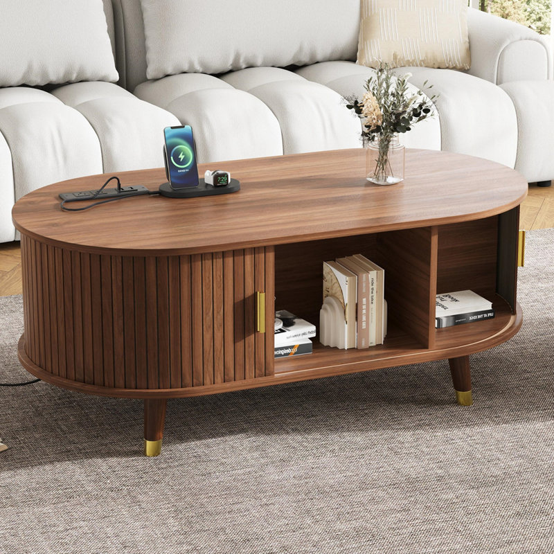 Table basse ovale en bois cannelée, Noyer