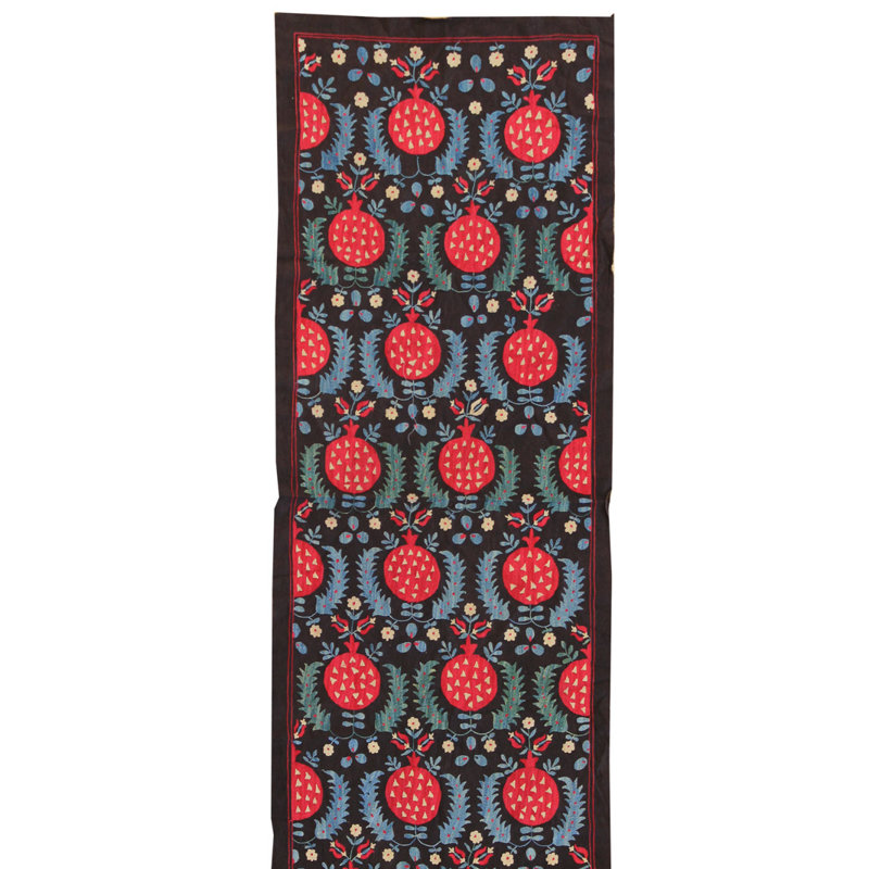 Tapis noir unique de 1 pi 6 po x 6 pi 9 po
