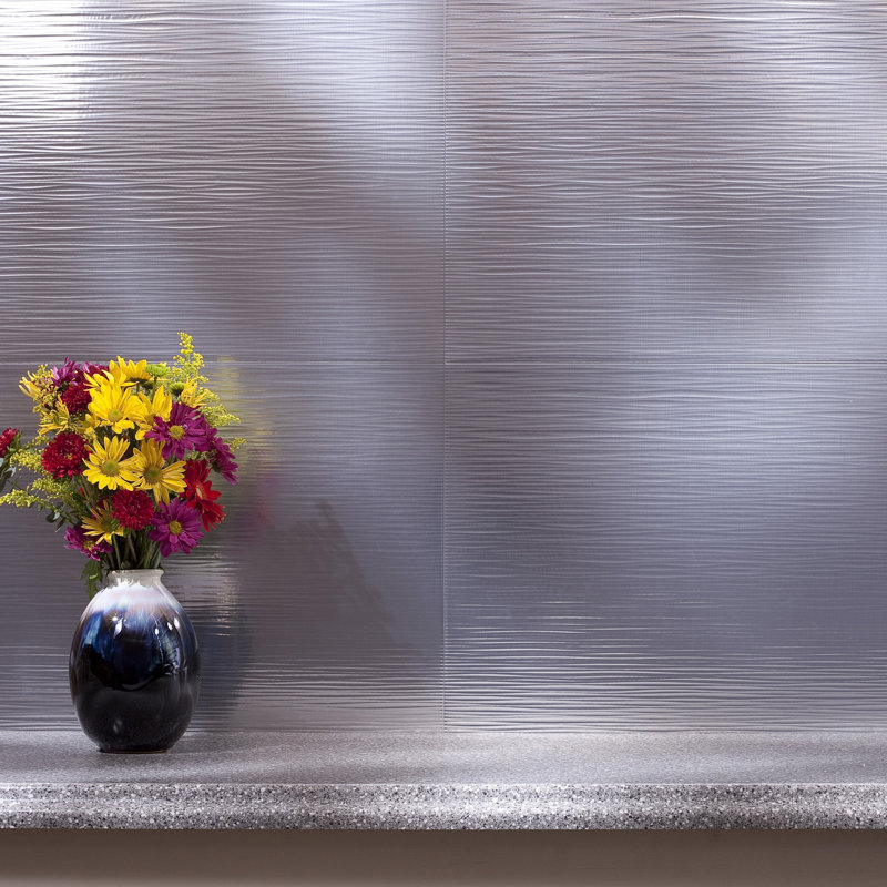 Panneau de dosseret décoratif en vinyle 18,25 po x 24,25 po FASÄDE Ripple, Aluminium brossé