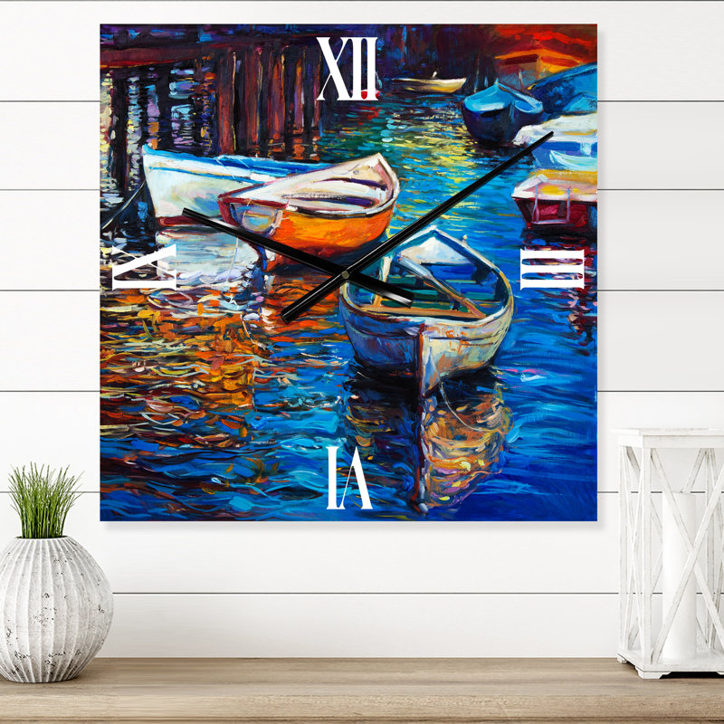 Horloge murale de bateaux se reposant sur l'eau pendant un coucher de soleil chaud, Grand