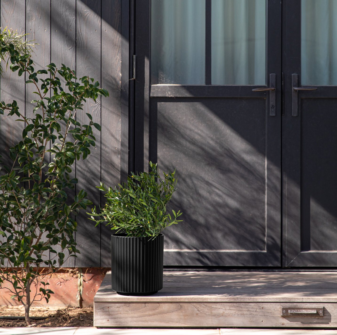 Demi Series 19" Pot Planter, Black, 1, 11.5" H x 10.5" W x 10.5" D