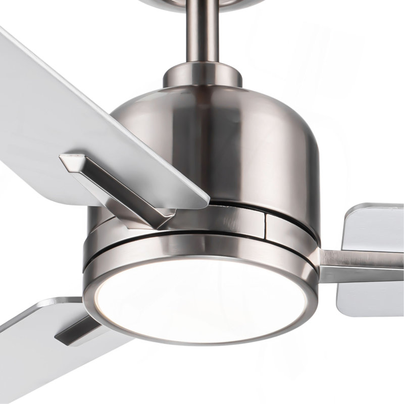 Ventilateur de plafond 48 po en nickel brossé avec lumière Lowe
