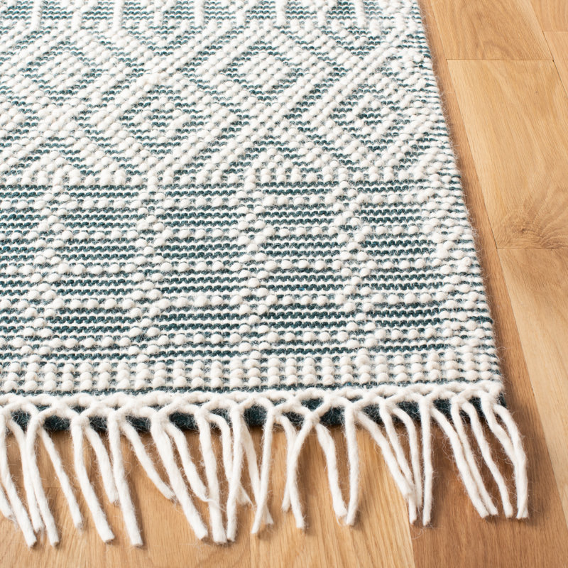 Vintage Look Wool and Cotton Hand Woven Area Rug, Rectangle 122 x 183 cm