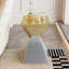 Table d'appoint moderne en acier inoxydable brossé, au design abstrait, pour une maison tendance.