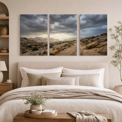 «Rocky Desert Landscape Under Stormy Sky», ensemble de 3 toiles murales