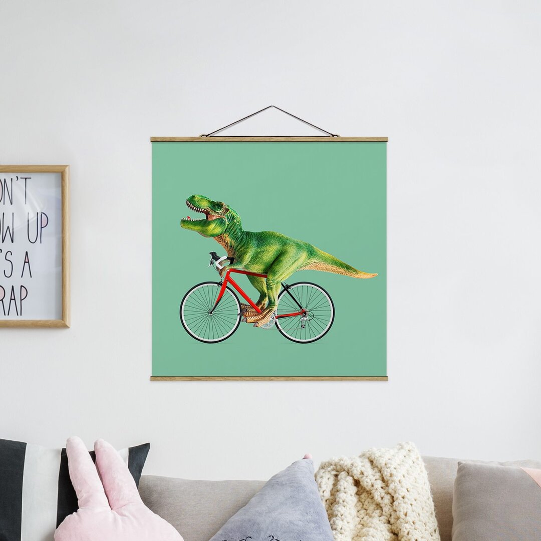 Stoffbild Mit Posterleisten - Jonas Loose - Dinosaurier Mit Fahrrad - Quadrat 1:1