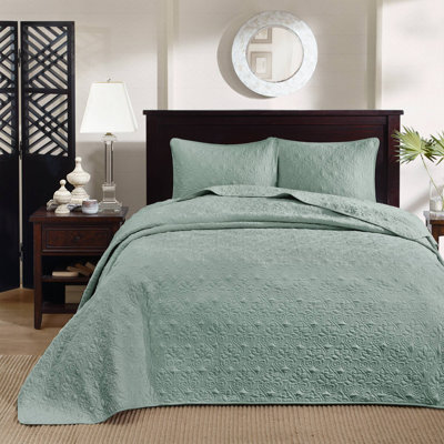 Quebec Reversible Bedspread Set