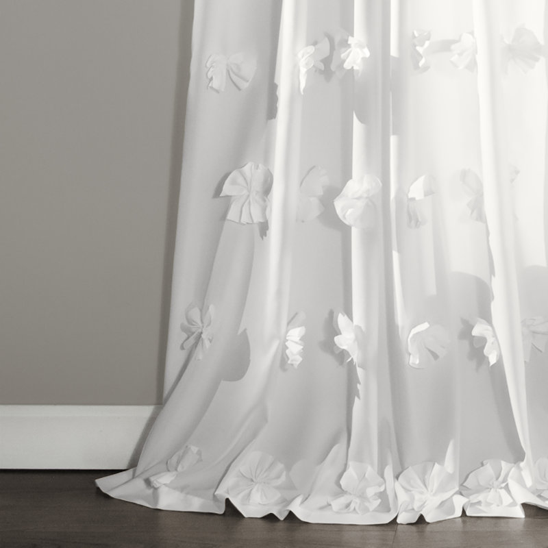 Panneau de rideau simple semi-diaphane à motif floral avec passe-tringle Riley, Blanc, L 54 po x L 84 po
