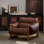 Fauteuil d'appoint enveloppé de cuir rétro brun, chaise longue avec cadre en bois massif pour la chambre à coucher, le coin lecture et le salon