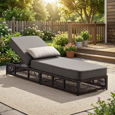 Chaise longue d'extérieur réglable en osier avec coussin (ensemble de 1)