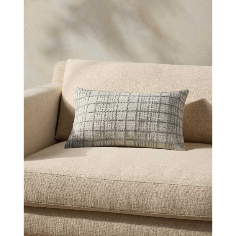 Coussin Magnolia Home par Joanna Gaines x Loloi Liv, H 21 po x l 13 po, Gris, polyester