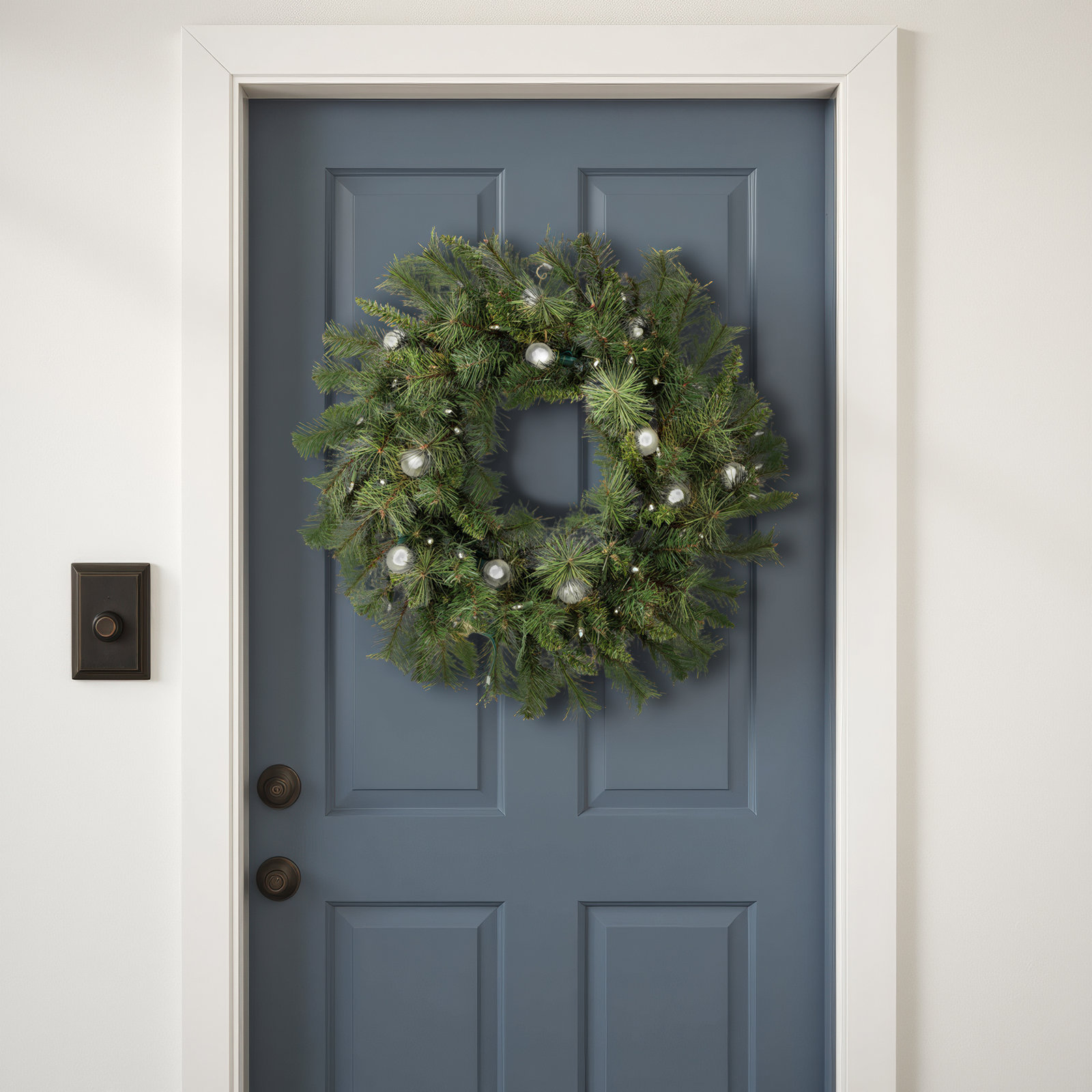 LED Twinkle Belgium Wreath, 30" W x 30" H x 6" D, Clear/White