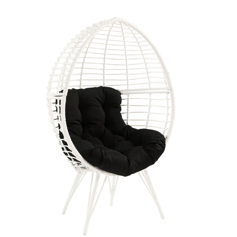 Chaise de patio en tissu blanc et noir avec structure en métal, assise rembourrée de mousse, capacité de 220 lb, élévation de siège de 17 po, profondeur de 26 po, largeur de 40 po, hauteur de 62 po, structure de poids de 32 lb,