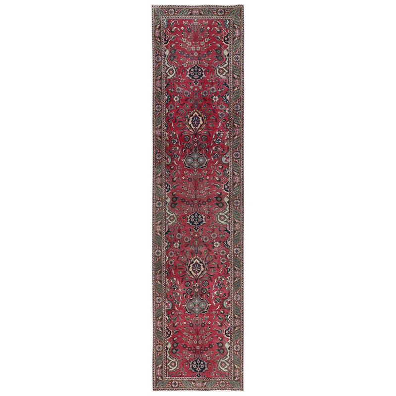 Tapis rouge 2 pi 7 po x 12 pi 5 po rouge Tabriz persan rétro avec motif intégral, usé et patiné, 100% laine, noué à la main, velours zéro, côtés et extrémités professionnellement sécurisés, tapis de couloir