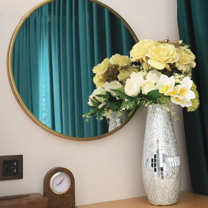 Decorate A Shiny Vase