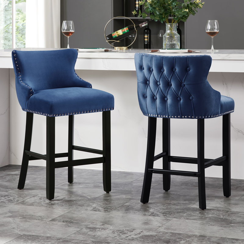 Luxueux tabourets de bar en velours avec dossier en velours et têtes de clou décoratifs, chaises de hauteur de comptoir, convenant aux îlots de cuisine modernes et aux bars résidentiels (beige) (ensemble de 2)