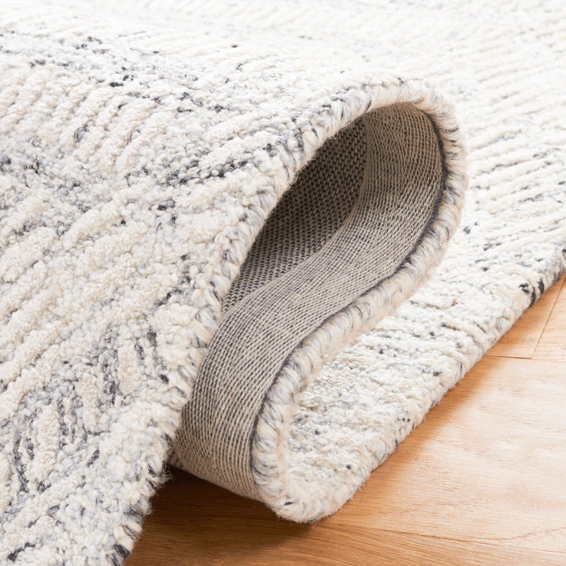 Audrina Abstract Hand Tufted Area Rug in Gray/Ivory, Round 6'