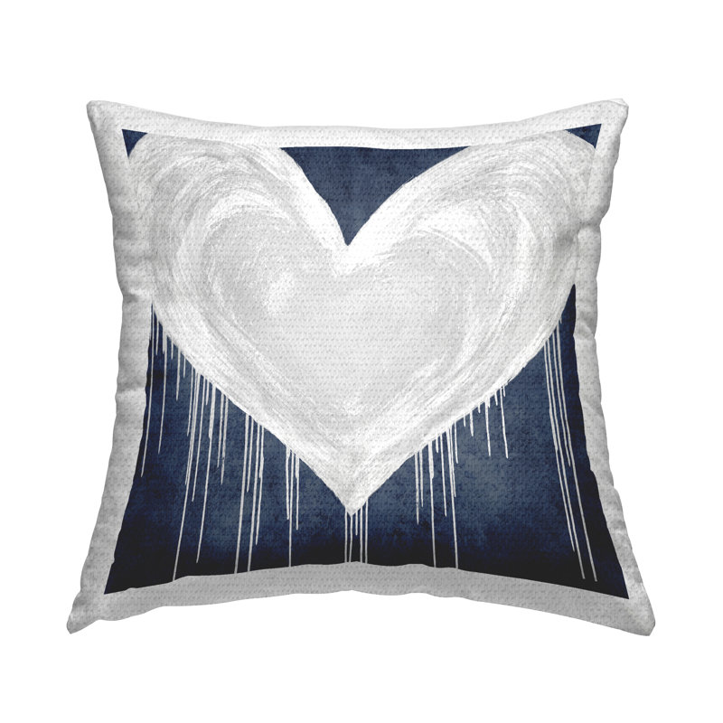 Coussin extérieur en forme de cœur bleu marine et blanc par Lindsay Rodgers