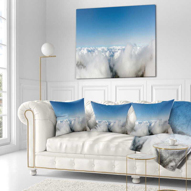 Ciel bleu vif au-dessus des nuages - coussin à imprimé paysage, Coussin décoratif, 16 po x 1 po